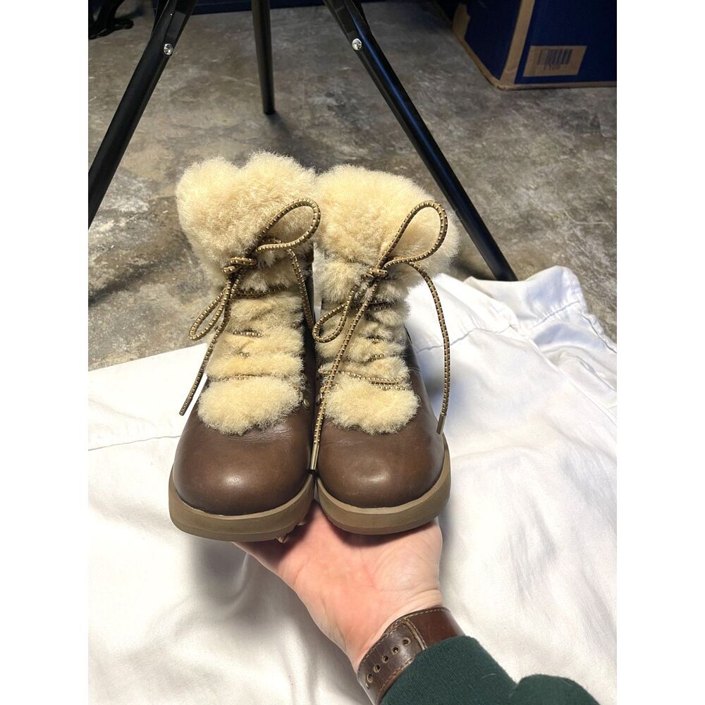 UGG Viki Chestnut Waterproof Leather Sheepskin Short Boots Size US 5 Womens